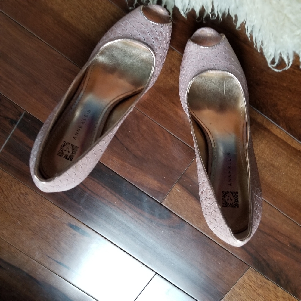 Anne Klein Aksheela Pink/Gold Peep-Toe Pumps, SZ 8 - Picture 2 of 5